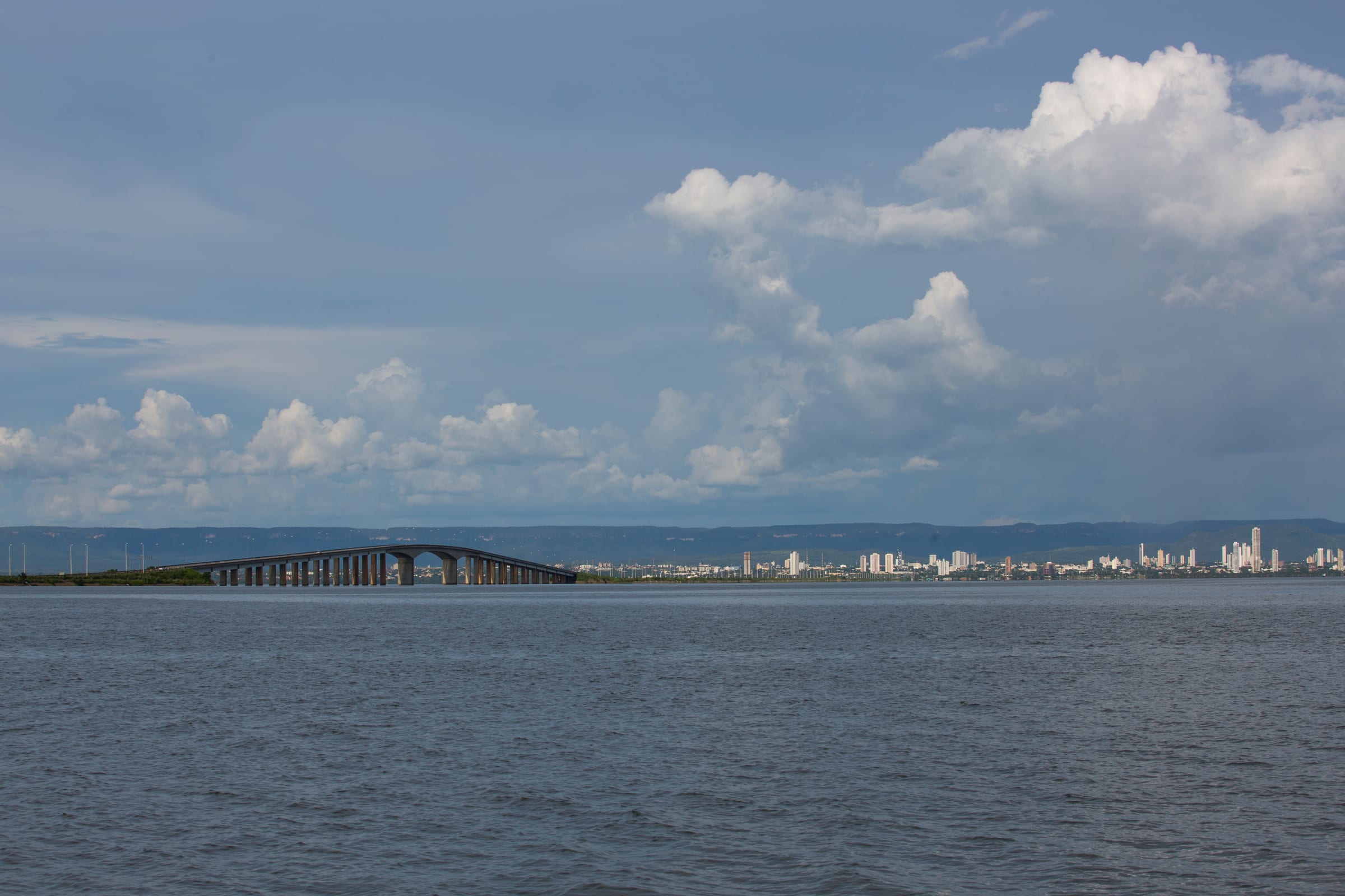 Ponte Governador José Wilson Siqueira Campos sobre o Rio Tocantins, em Palmas